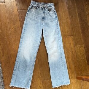 Zara Light Wash Straight-Leg Women's Jeans